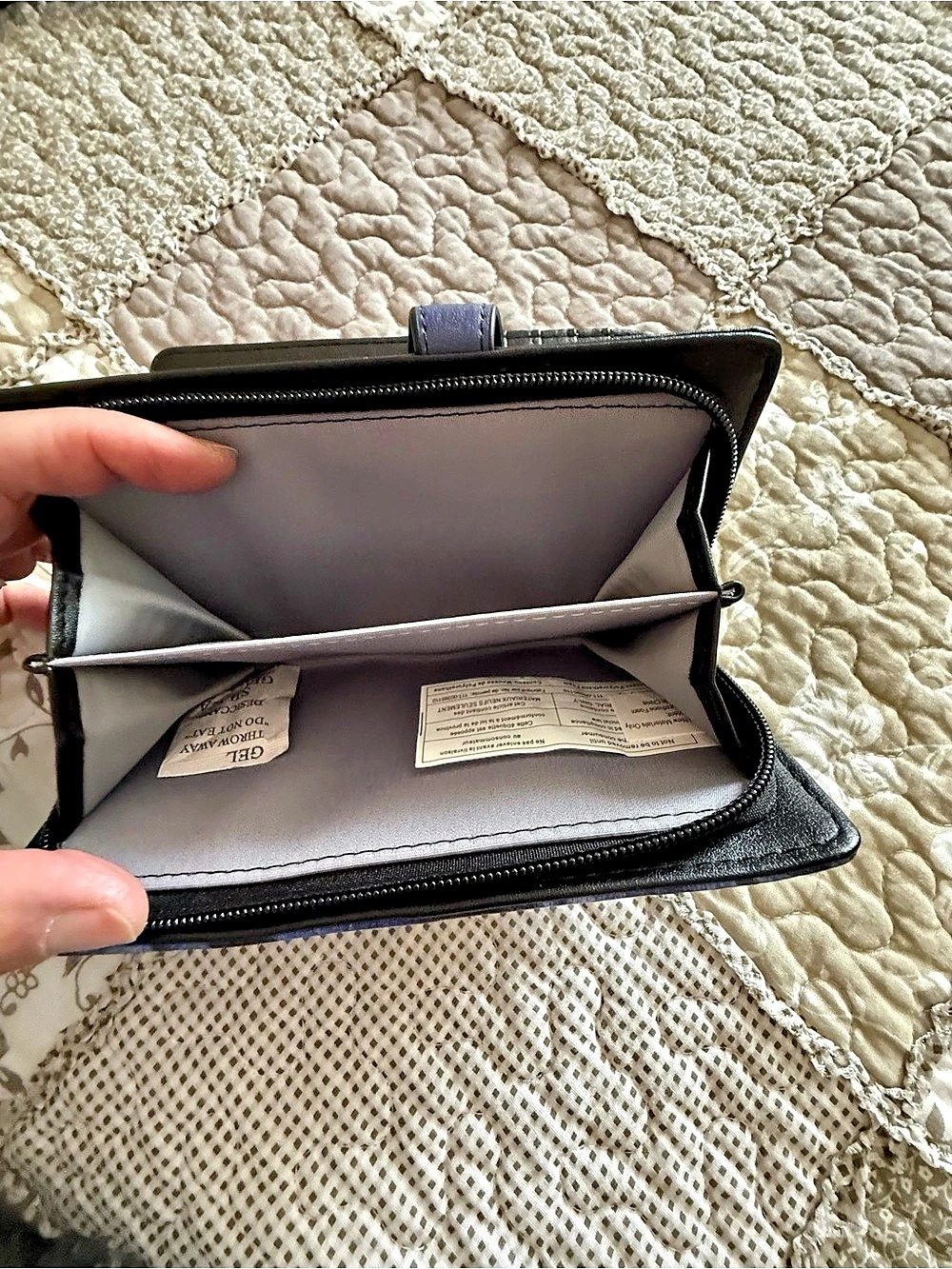 Shagwear Canada Illustrated Wolf Wallet in Blue & White - Picture 5 of 8
